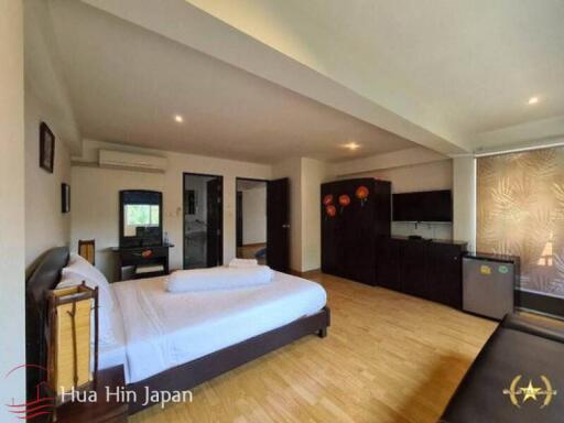 Modern 5 Bedroom Pool Villa near Khao Takiab Beach.