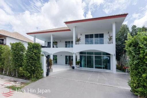 Modern 4 Bedroom Pool Villa In Great Location