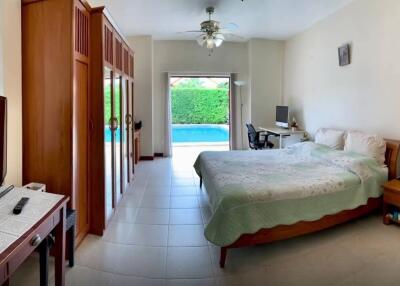 Nice 4 Bedroom Pool Villa in Great Location on Soi 102, less than 5 min to Bluport Shopping Mall