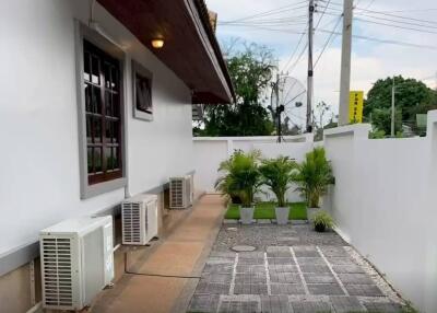 Nice 4 Bedroom Pool Villa in Great Location on Soi 102, less than 5 min to Bluport Shopping Mall