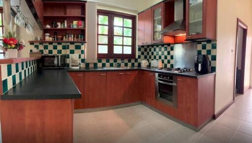 Nice 4 Bedroom Pool Villa in Great Location on Soi 102, less than 5 min to Bluport Shopping Mall