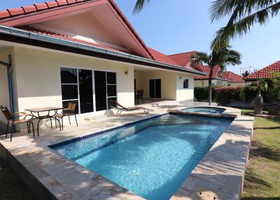 Nice 3 bedroom pool villa for sale on Soi 6 Hua Hin