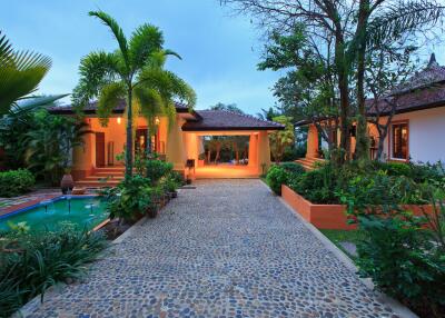 Very Solid 5 Bedroom Bali Style Villa For Sale in Hua Hin (Fully Furnished)