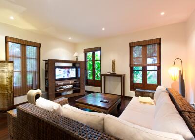 Very Solid 5 Bedroom Bali Style Villa For Sale in Hua Hin (Fully Furnished)