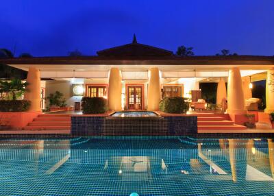 Very Solid 5 Bedroom Bali Style Villa For Sale in Hua Hin (Fully Furnished)