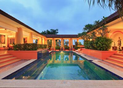 Very Solid 5 Bedroom Bali Style Villa For Sale in Hua Hin (Fully Furnished)