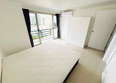 2 bed Condo in The Waterford Rama 4 Phra Khanong Sub District C021021