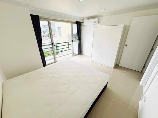 2 bed Condo in The Waterford Rama 4 Phra Khanong Sub District C021021