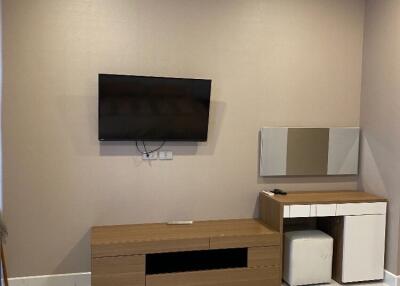 Bedroom with TV and vanity table