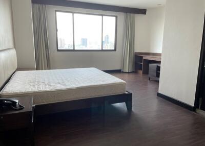 Charoenjai Place 4 bedroom apartment for rent