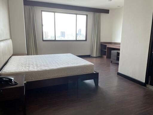 Charoenjai Place 4 bedroom apartment for rent