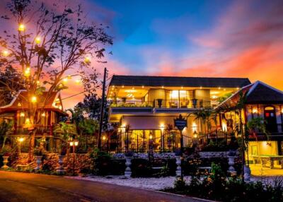 Jungle Moon Pool Villa Near the Silverlake at Bang Saray