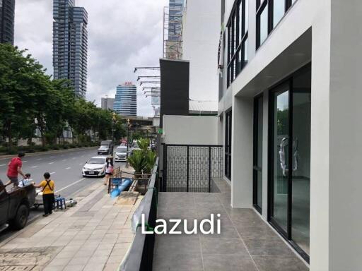 Luxury Commercial Building for rent in Silom