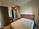 Bedroom with a double bed, wooden headboard, and mirrored wardrobe