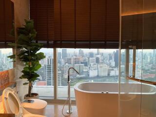 Bathroom with city view