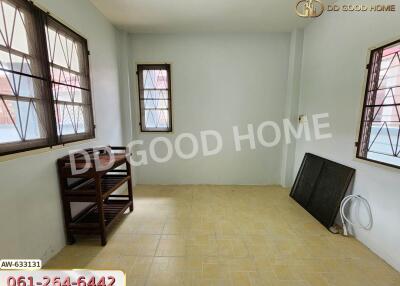 Unfurnished room with windows and tiled floor