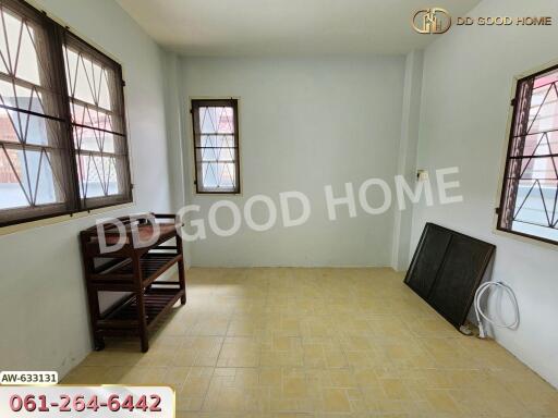 Unfurnished room with windows and tiled floor