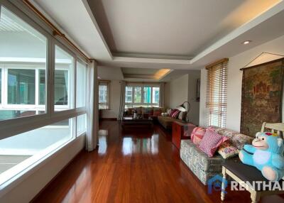 5 Bedroom House for sale in Baan Talay Pattaya, Na Jomtien