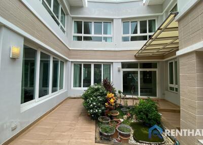 5 Bedroom House for sale in Baan Talay Pattaya, Na Jomtien