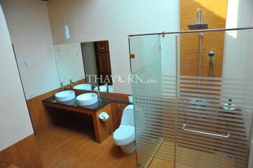 บ้าน ขาย 4 ห้องนอน 238 ตร.ม. ที่ดิน 692 m² ใน  Baan Dusit Pattaya Lake, Pattaya