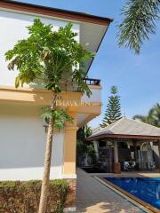 บ้าน ขาย 4 ห้องนอน 238 ตร.ม. ที่ดิน 692 m² ใน  Baan Dusit Pattaya Lake, Pattaya