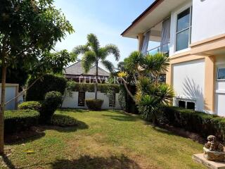 บ้าน ขาย 4 ห้องนอน 238 ตร.ม. ที่ดิน 692 m² ใน  Baan Dusit Pattaya Lake, Pattaya