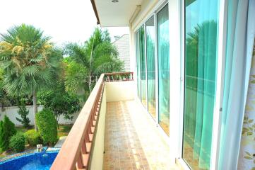 บ้าน ขาย 4 ห้องนอน 238 ตร.ม. ที่ดิน 692 m² ใน  Baan Dusit Pattaya Lake, Pattaya