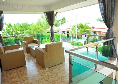 บ้าน ขาย 4 ห้องนอน 238 ตร.ม. ที่ดิน 692 m² ใน  Baan Dusit Pattaya Lake, Pattaya