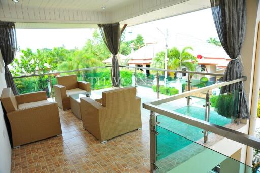 บ้าน ขาย 4 ห้องนอน 238 ตร.ม. ที่ดิน 692 m² ใน  Baan Dusit Pattaya Lake, Pattaya