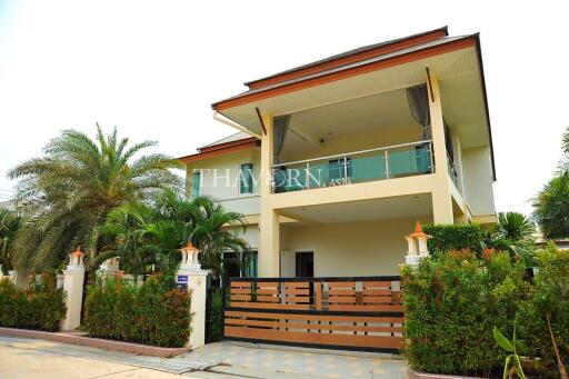 บ้าน ขาย 4 ห้องนอน 238 ตร.ม. ที่ดิน 692 m² ใน  Baan Dusit Pattaya Lake, Pattaya