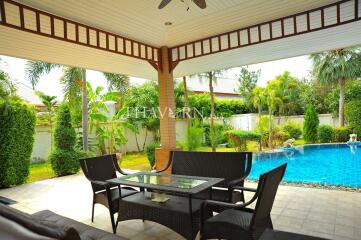 บ้าน ขาย 4 ห้องนอน 238 ตร.ม. ที่ดิน 692 m² ใน  Baan Dusit Pattaya Lake, Pattaya