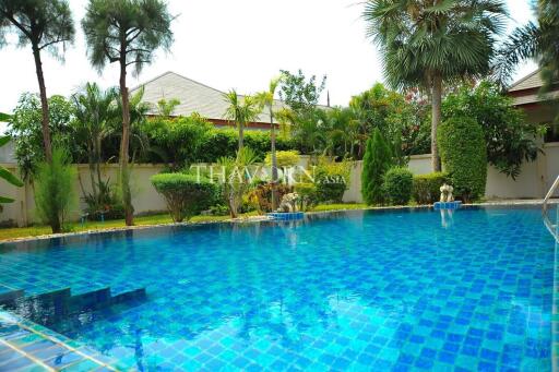 บ้าน ขาย 4 ห้องนอน 238 ตร.ม. ที่ดิน 692 m² ใน  Baan Dusit Pattaya Lake, Pattaya