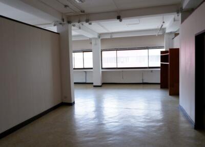 For Rent Bangkok Office Sukhumvit BTS Ekkamai Watthana