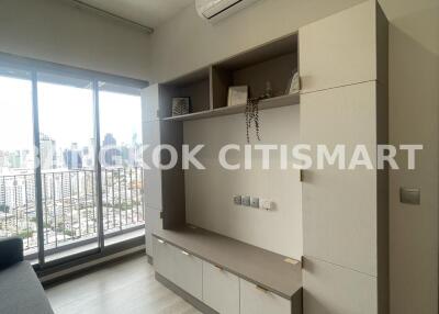 Condo at RHYTHM Charoenkrung Pavillion for sale