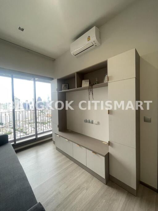 Condo at RHYTHM Charoenkrung Pavillion for sale