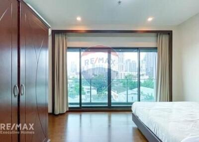 Modern Duplex Condo with 2 Bedrooms, 3 Mins Walk to Thonglor BTS Station