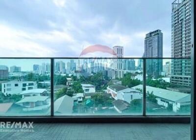 Modern Duplex Condo with 2 Bedrooms, 3 Mins Walk to Thonglor BTS Station