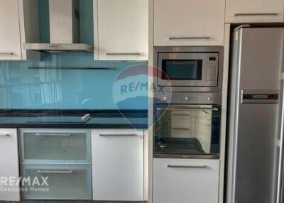 Spacious 3 Bed Condo for Rent near BTS Chit Lom (9 Mins Walk)