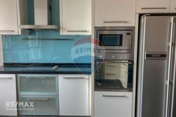 Spacious 3 Bed Condo for Rent near BTS Chit Lom (9 Mins Walk)