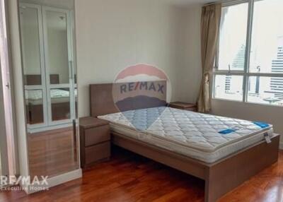 Spacious 3 Bed Condo for Rent near BTS Chit Lom (9 Mins Walk)