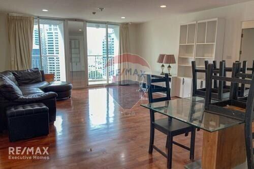 Spacious 3 Bed Condo for Rent near BTS Chit Lom (9 Mins Walk)