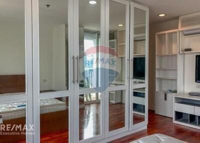 Spacious 3 Bed Condo for Rent near BTS Chit Lom (9 Mins Walk)