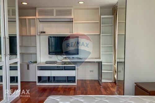 Spacious 3 Bed Condo for Rent near BTS Chit Lom (9 Mins Walk)