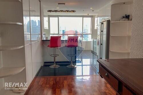 Spacious 3 Bed Condo for Rent near BTS Chit Lom (9 Mins Walk)