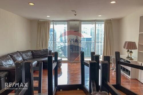 Spacious 3 Bed Condo for Rent near BTS Chit Lom (9 Mins Walk)