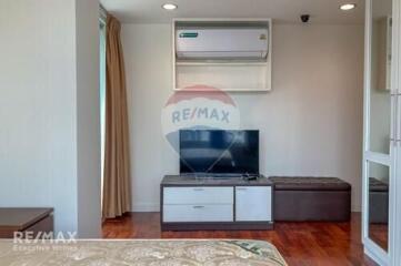 Spacious 3 Bed Condo for Rent near BTS Chit Lom (9 Mins Walk)