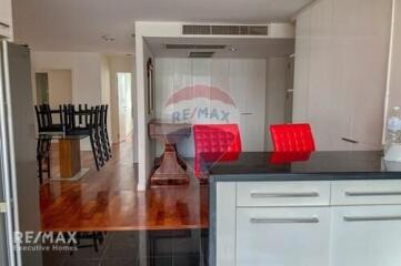 Spacious 3 Bed Condo for Rent near BTS Chit Lom (9 Mins Walk)