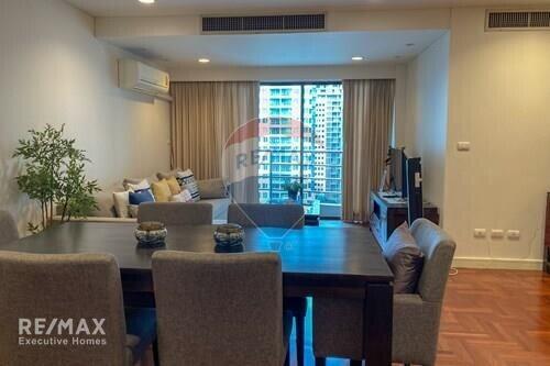 Modern 2 Bed Condo for Rent on Ratchadamri BTS Road