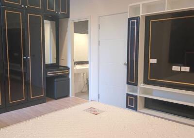 Bedroom with built-in wardrobe and en-suite bathroom