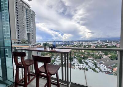 1 Bedroom Condo in The Riviera Wong Amat Beach Wongamat C011811